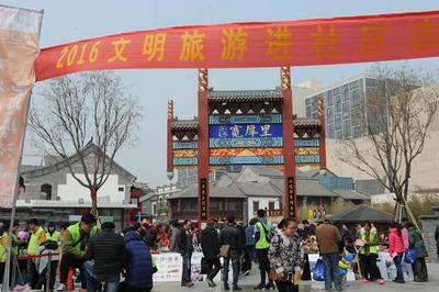 濟南旅游局長帶領旅行社走上街頭，倡導誠信經營與文明旅游新風尚